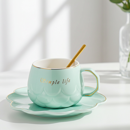 чаша за капучино или чай 250 мл, чинийка с форма на мида и лъжичка Simple Life Green - порцелан