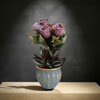 винтидж саксия с букет лилави рози 70% коприна, 30% полиестер