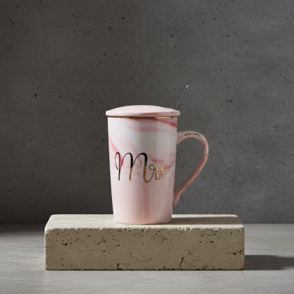 чаша с капак и лъжичка Mrs