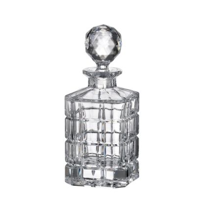 Луксозна кристална гарафа за уиски и алкохол Bohemia Crystal серия Timesquare 800 мл с квадратна форма и шлифована тапа