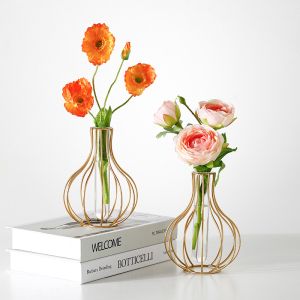 модерна ваза стъкло и метал 16 см