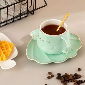 чаша за капучино или чай 250 мл, чинийка с форма на мида и лъжичка Simple Life Green - порцелан