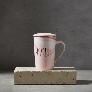 чаша с капак и лъжичка Mrs