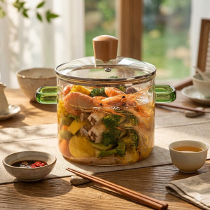 стъклена тенджера Morello – Естетика и съвършенство във всяка капка (2.3 литра) зелени дръжки