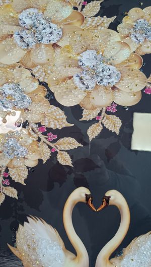 Луксозно 3D пано с лебеди и златни цветя, инкрустирани кристали, 50х70 см, внос от liv.bg