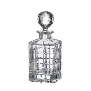 Луксозна кристална гарафа за уиски и алкохол Bohemia Crystal серия Timesquare 800 мл с квадратна форма и шлифована тапа